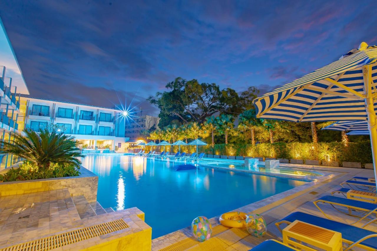 Seabed Grand Hotel Phuket - Sha Extra Plus المظهر الخارجي الصورة The pool at the hotel