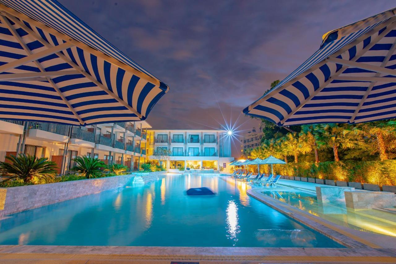 Seabed Grand Hotel Phuket - Sha Extra Plus المظهر الخارجي الصورة The swimming pool at the hotel