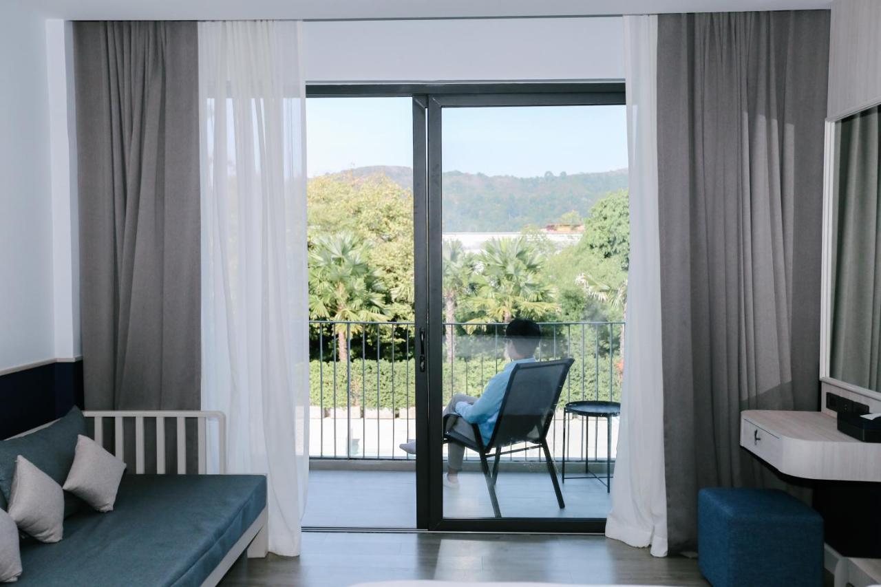 Seabed Grand Hotel Phuket - Sha Extra Plus المظهر الخارجي الصورة A room at the hotel