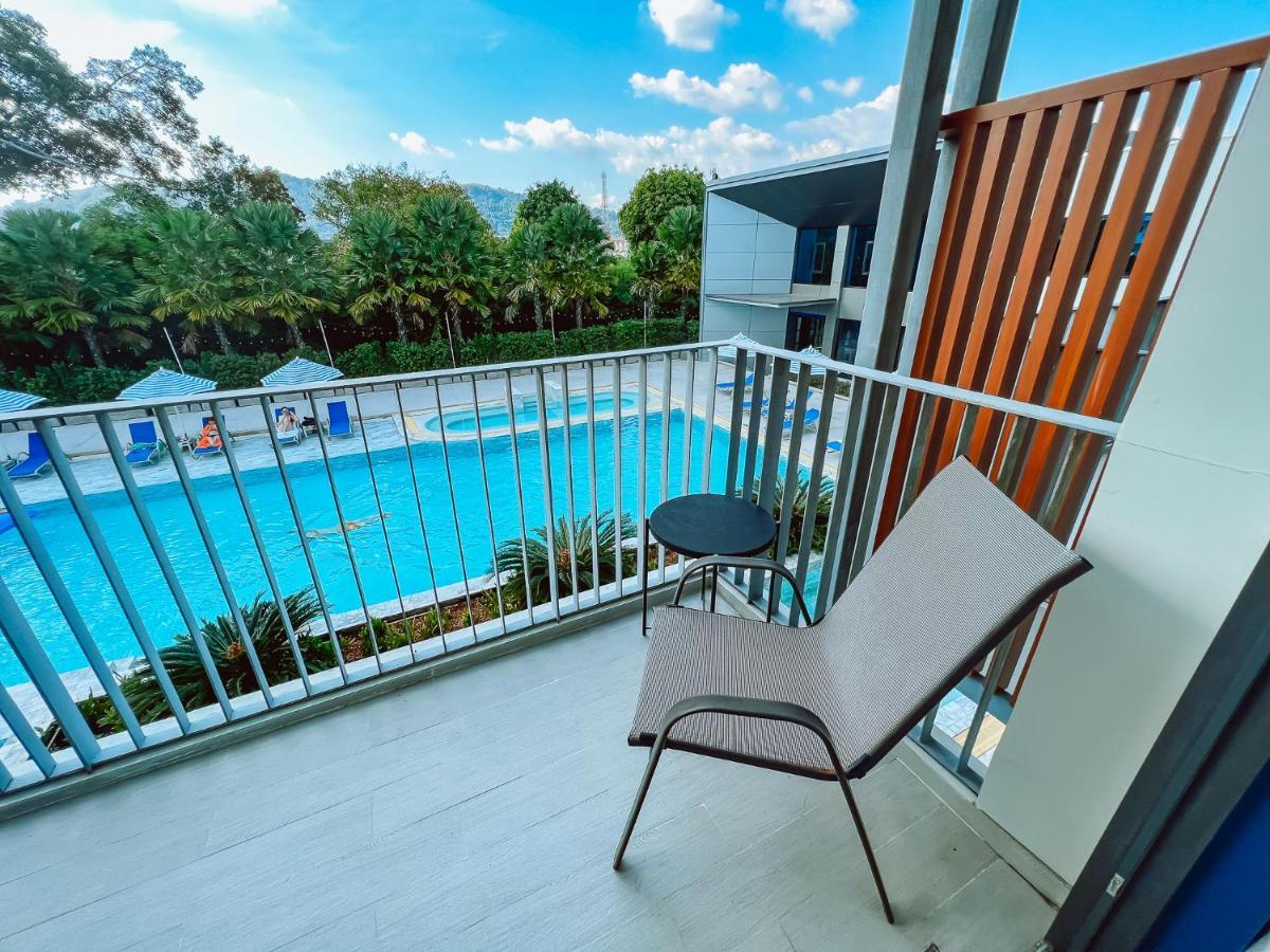 Seabed Grand Hotel Phuket - Sha Extra Plus المظهر الخارجي الصورة A balcony at a hotel