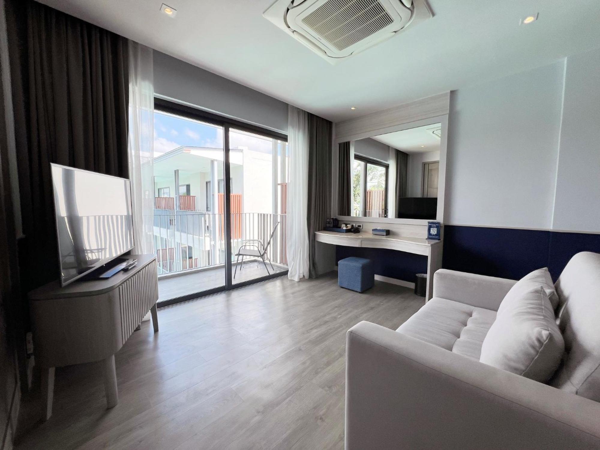 Seabed Grand Hotel Phuket - Sha Extra Plus المظهر الخارجي الصورة A room at the hotel