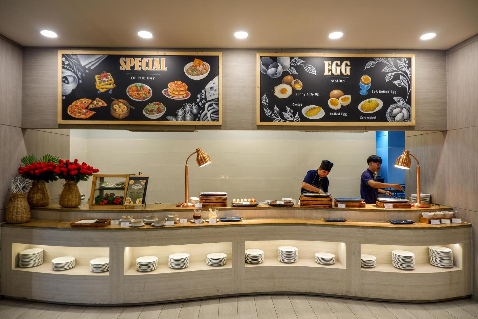 Seabed Grand Hotel Phuket - Sha Extra Plus المظهر الخارجي الصورة A live kitchen at a hotel