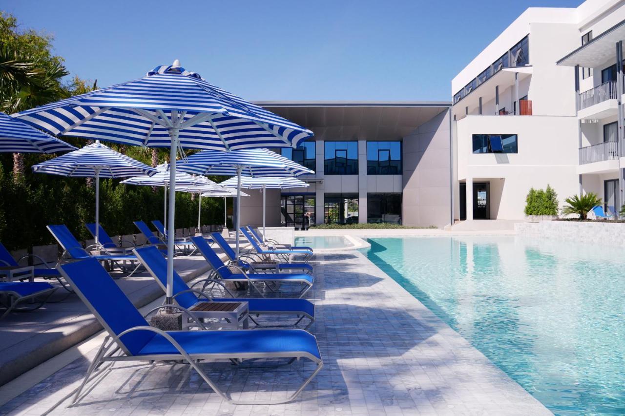 Seabed Grand Hotel Phuket - Sha Extra Plus المظهر الخارجي الصورة The pool at the Hotel Indigo