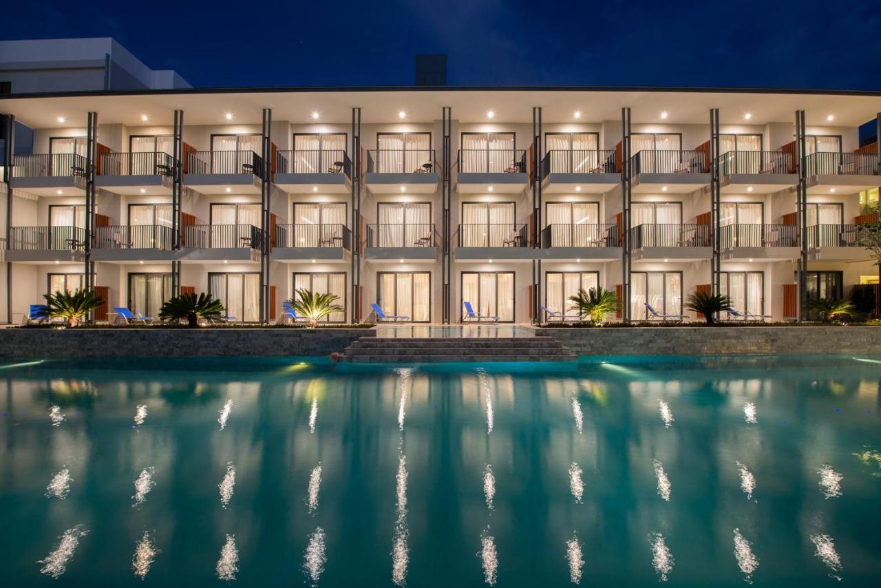 Seabed Grand Hotel Phuket - Sha Extra Plus المظهر الخارجي الصورة The hotel at night